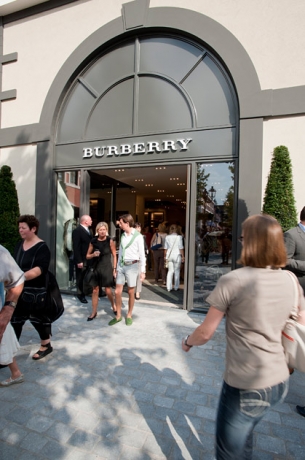Opening Burberry outlet-store Roermond | Rob van Geffen&#39;s Blog